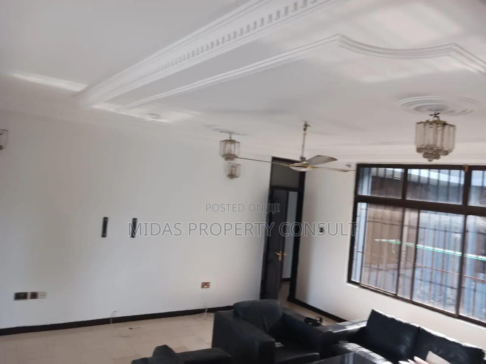 5bdrm House in Tema Maritime, Sakumono for sale