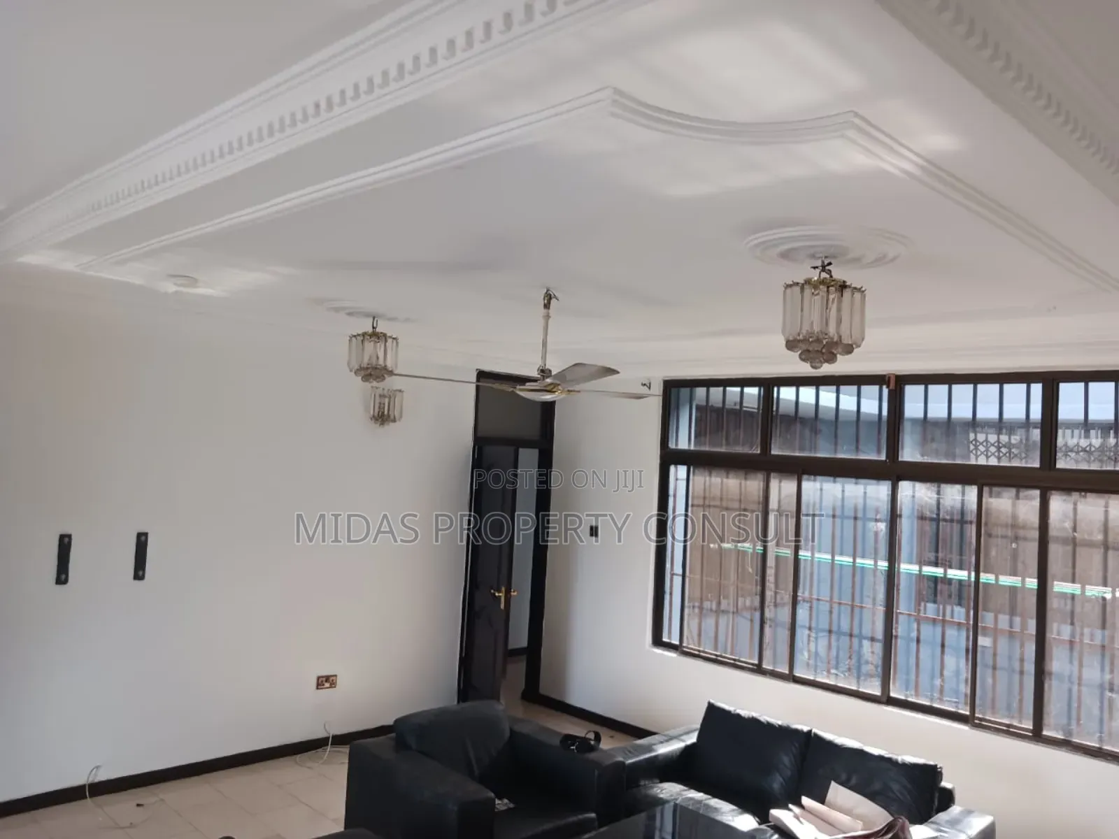 5bdrm House in Tema Maritime, Sakumono for sale