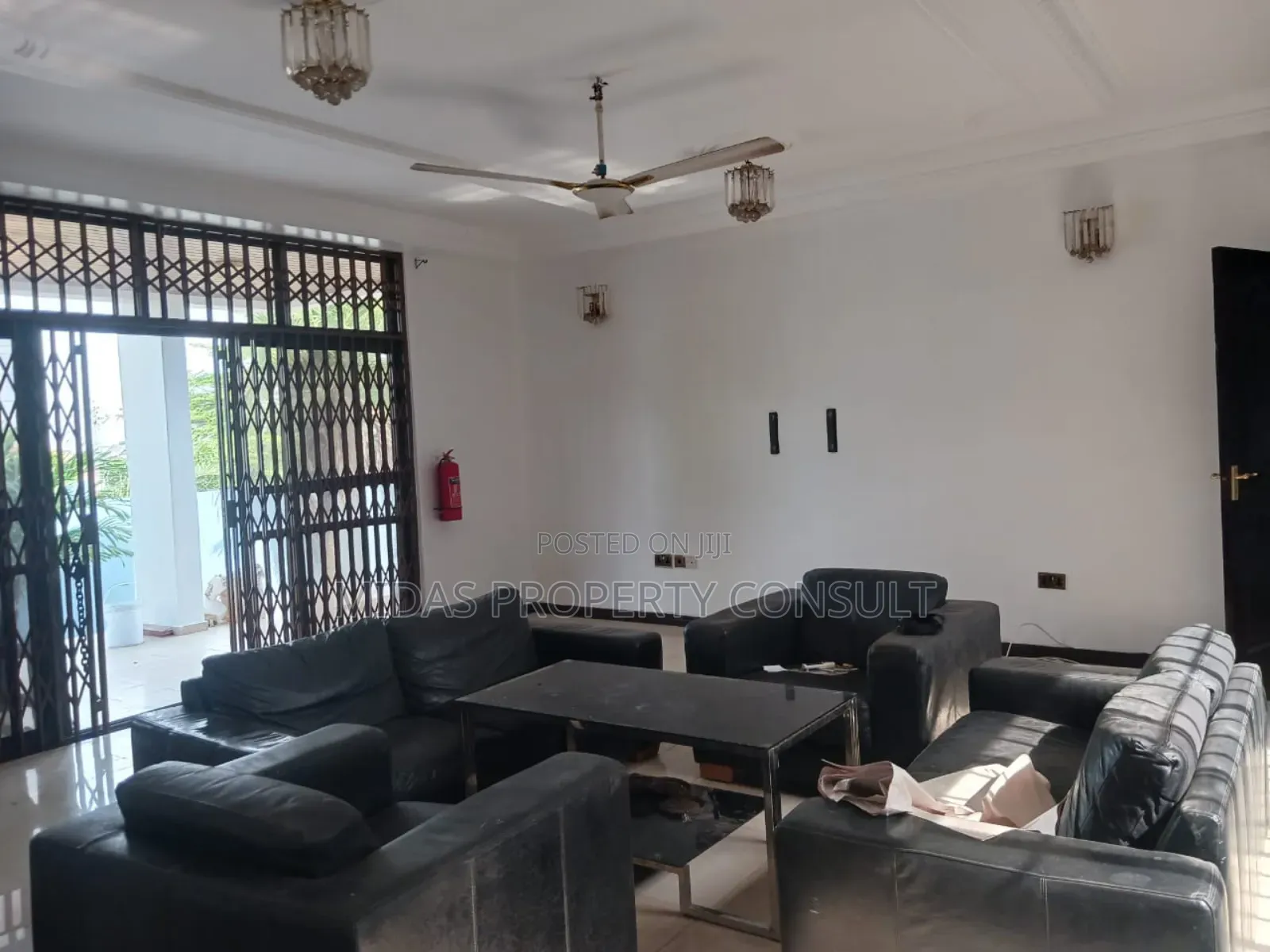 5bdrm House in Tema Maritime, Sakumono for sale