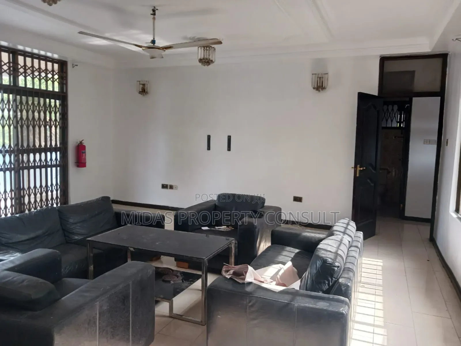5bdrm House in Tema Maritime, Sakumono for sale