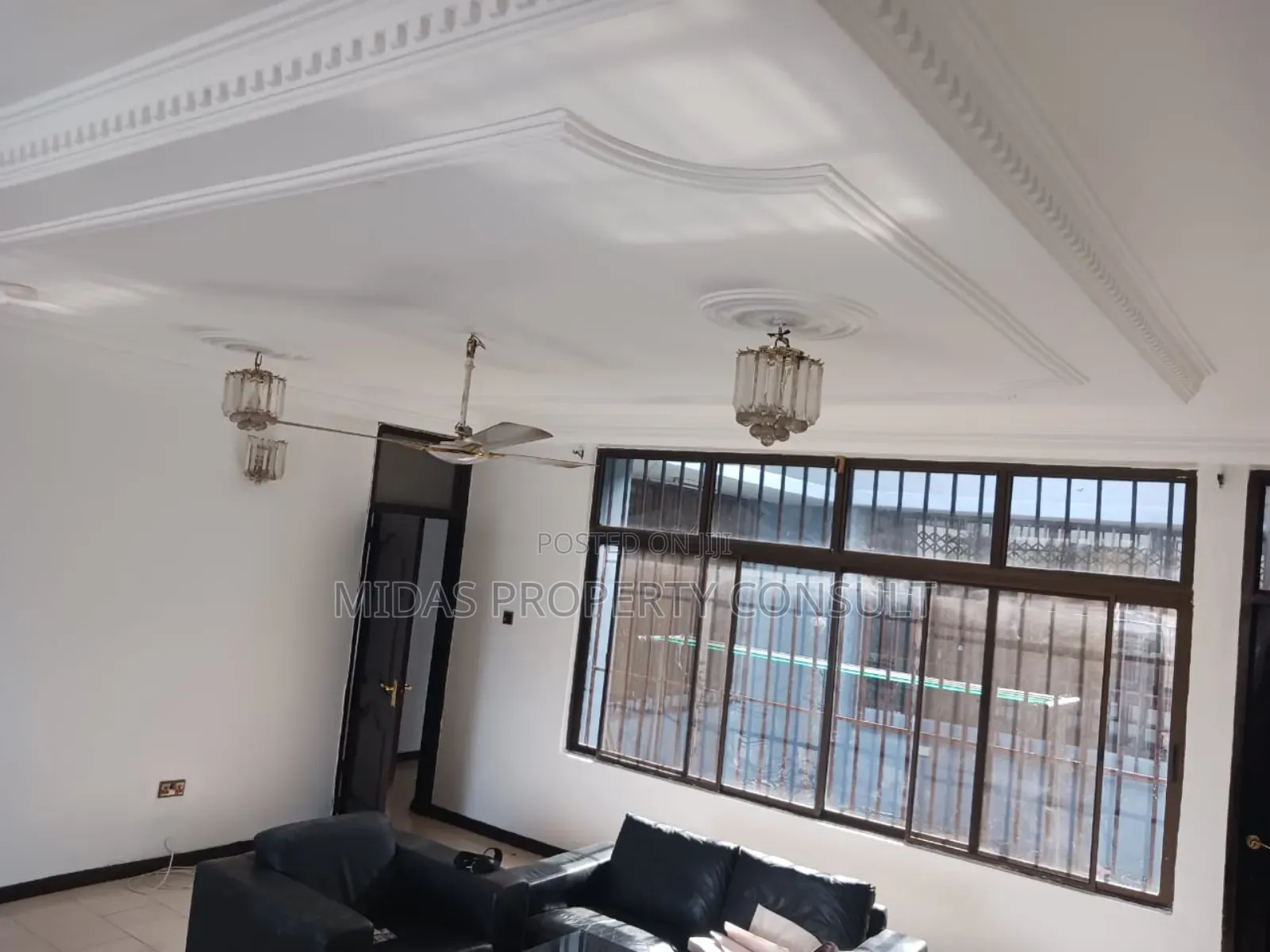 5bdrm House in Tema Maritime, Sakumono for sale