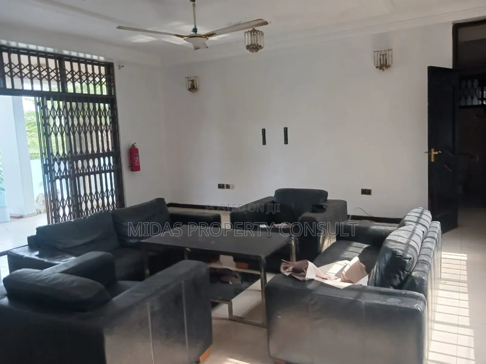 5bdrm House in Tema Maritime, Sakumono for sale
