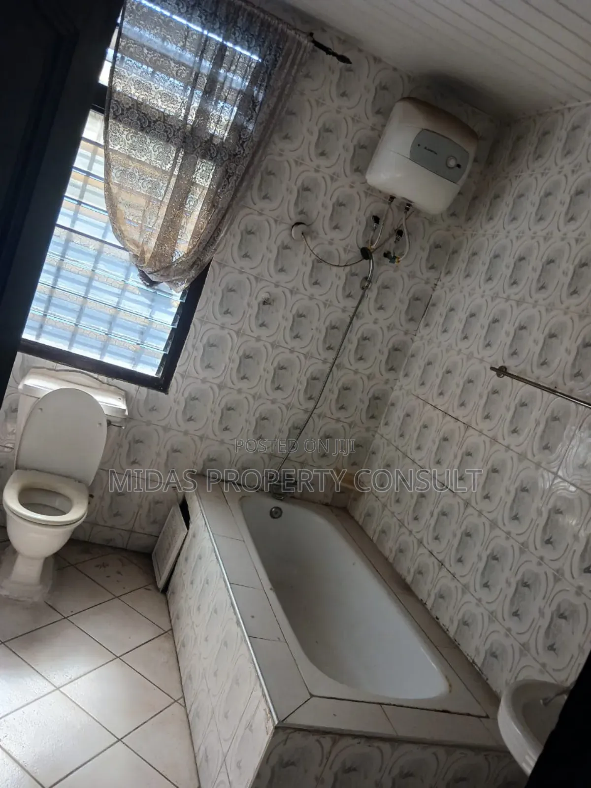 5bdrm House in Tema Maritime, Sakumono for sale