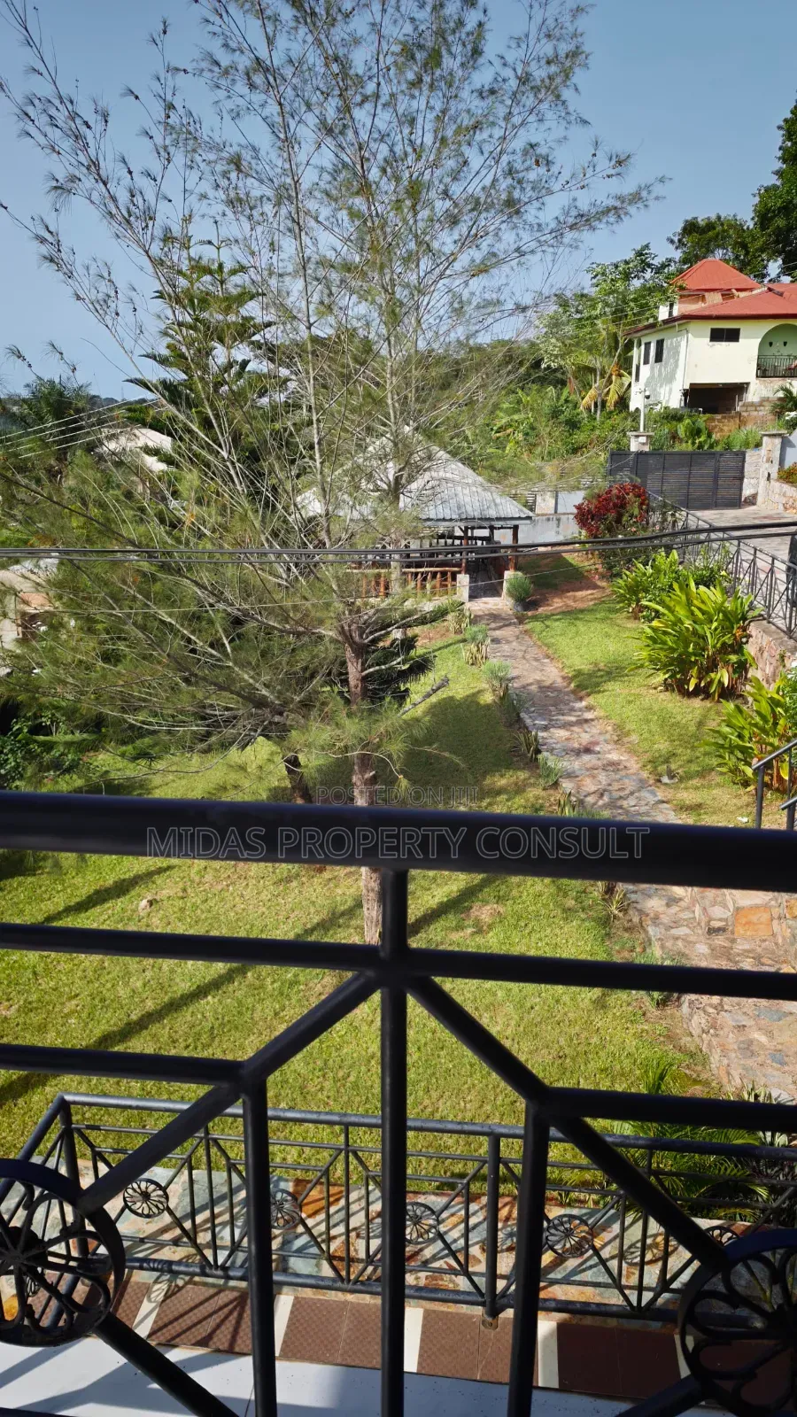 5bdrm House in Aburi for sale