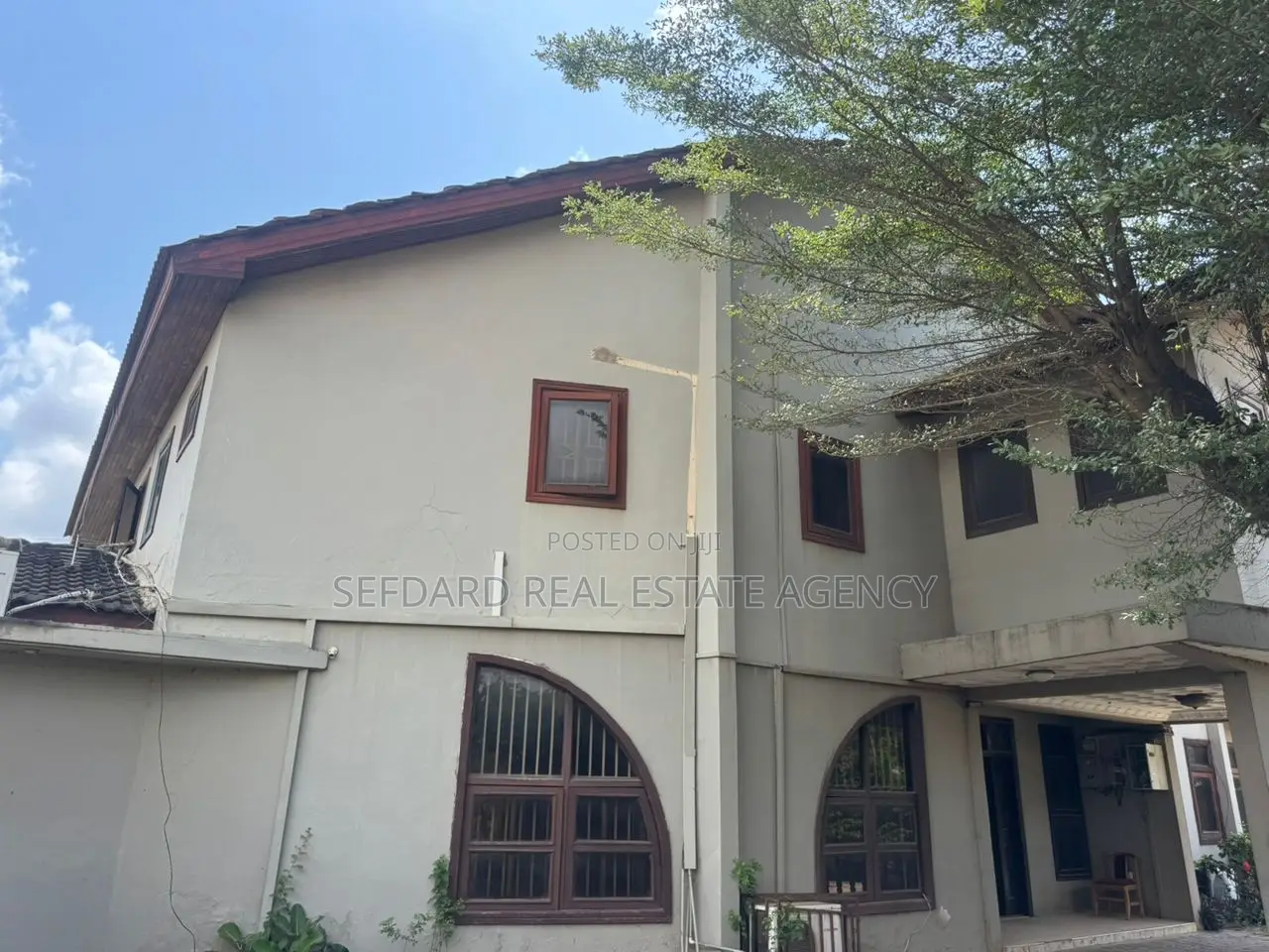 6bdrm House in Sefdard Properties, Achimota for sale