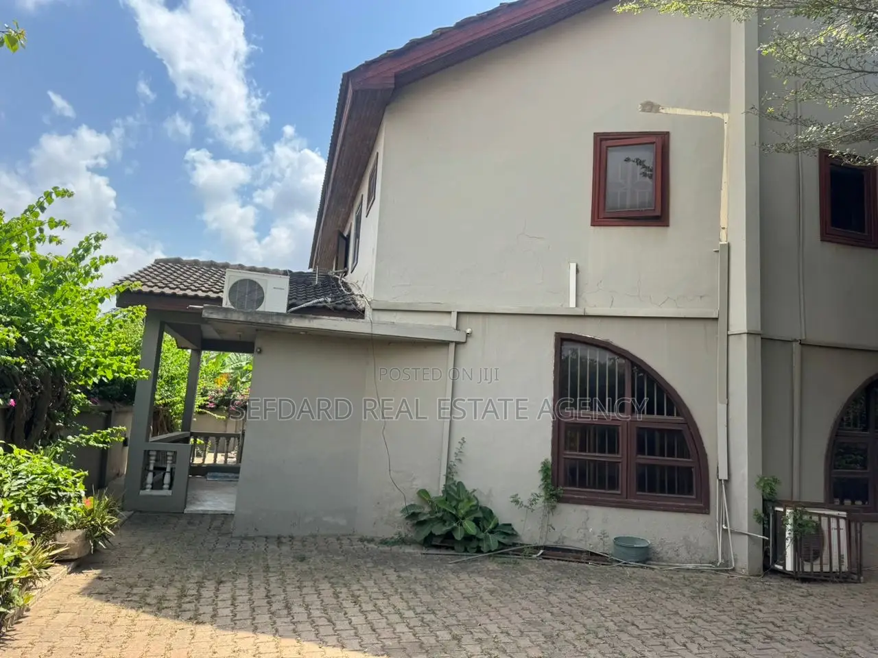 6bdrm House in Sefdard Properties, Achimota for sale