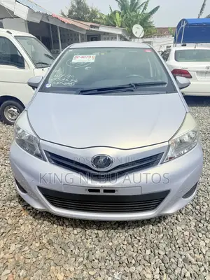 Toyota Vitz 1.3 AWD 5dr 2012 Gray