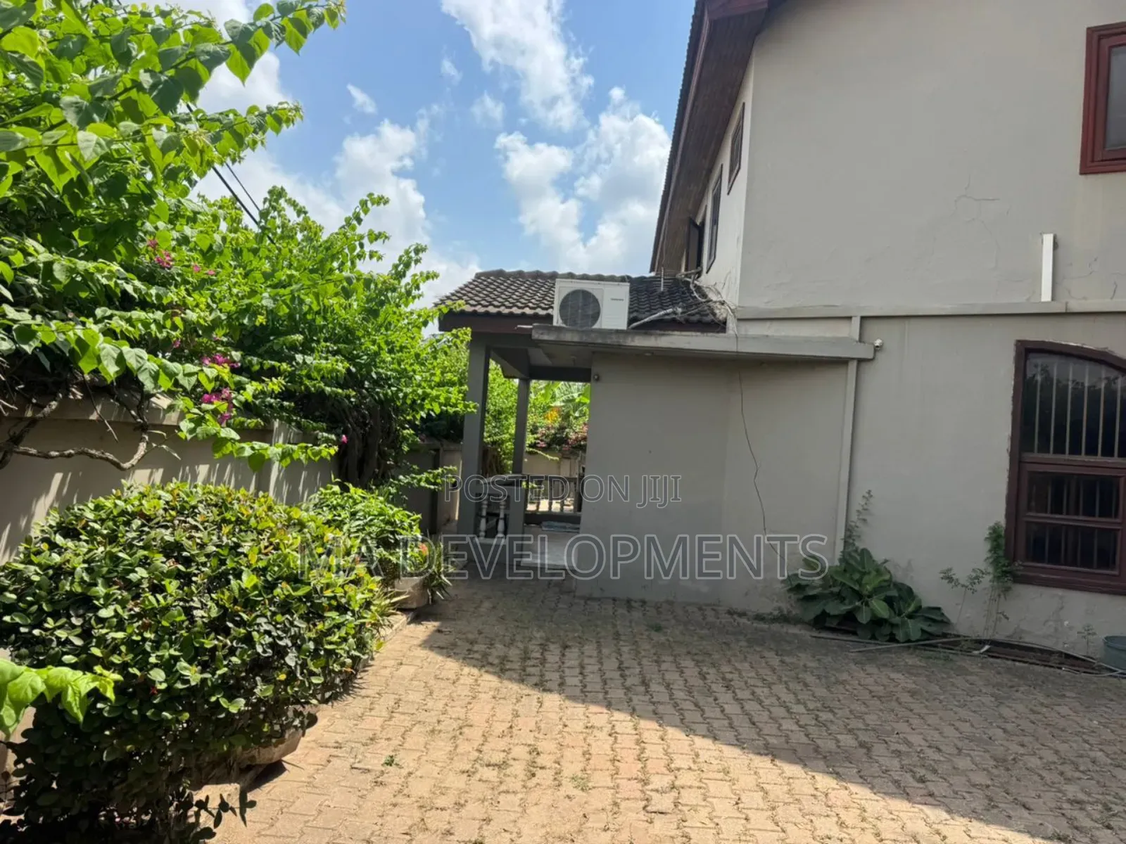 6bdrm House in Achimota Abc, Neoplan for sale
