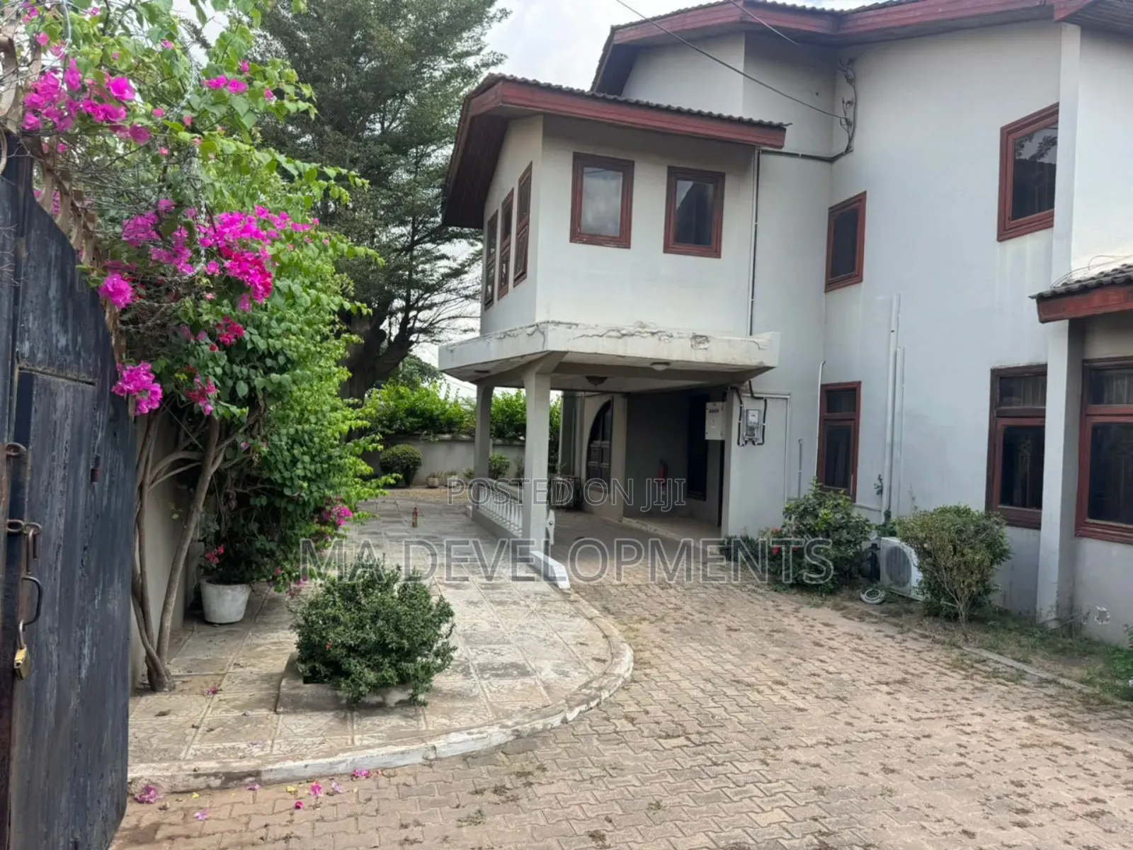 6bdrm House in Achimota Abc, Neoplan for sale