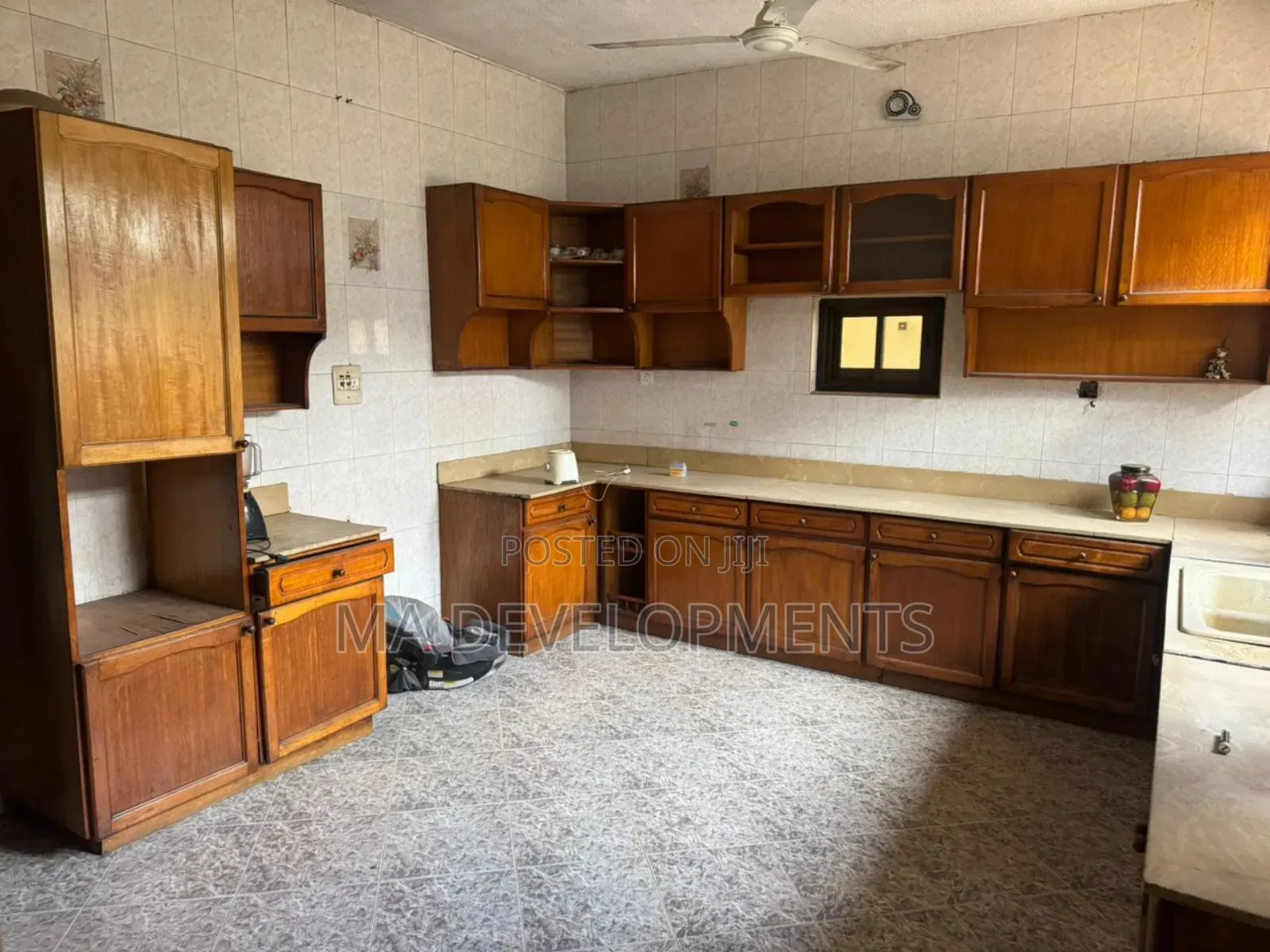 6bdrm House in Achimota Abc, Neoplan for sale