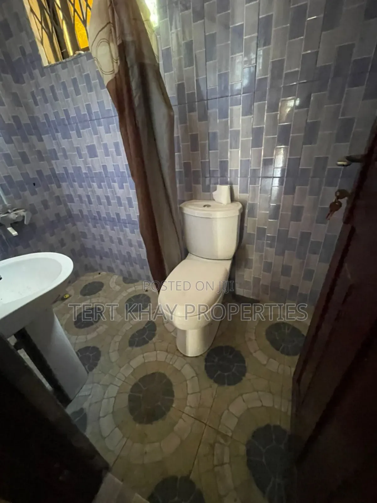 11bdrm House in Sahara, Dansoman for sale