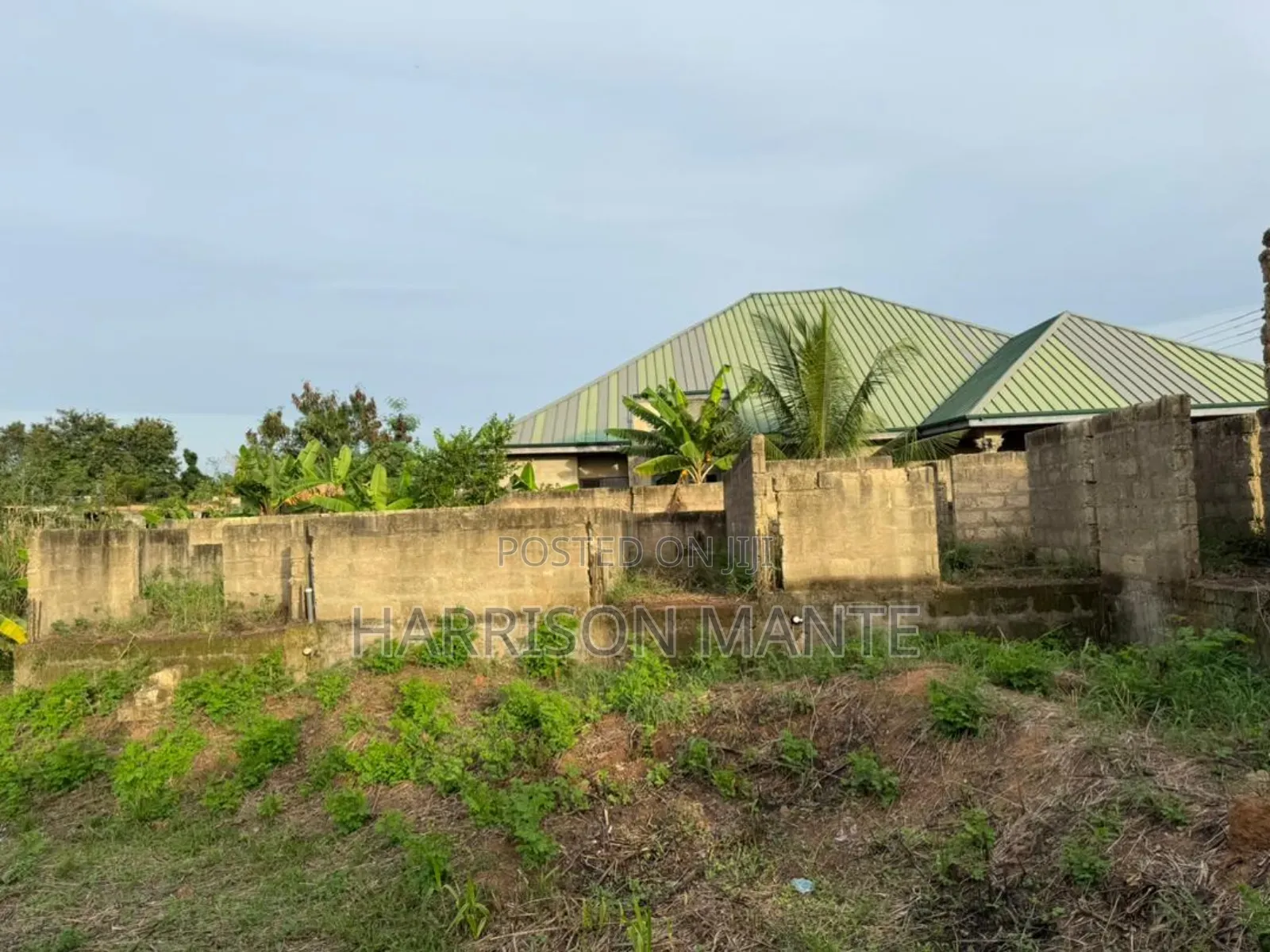 5bdrm Apartment in Amasaman for sale