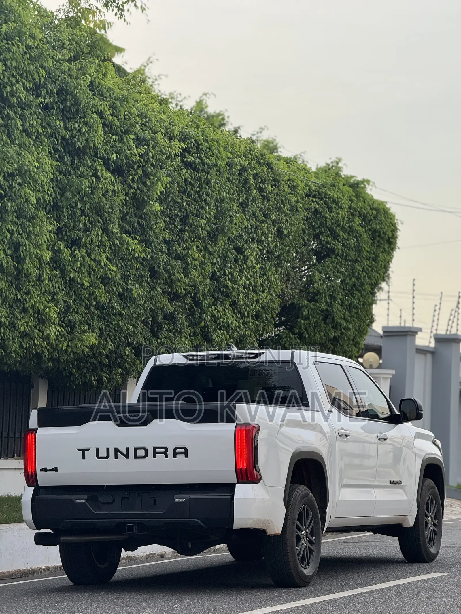 Toyota Tundra SR5 CrewMax 6.5' Bed 2024 White