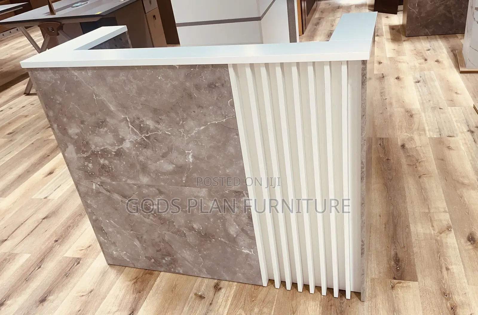 Front Desk (D -8130)