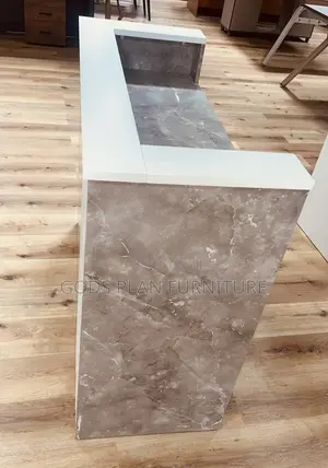 Front Desk (D -8130)