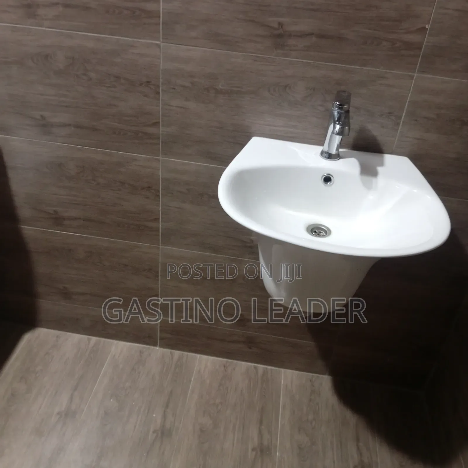 5bdrm House in Ashongman Estate, Pure Water for sale