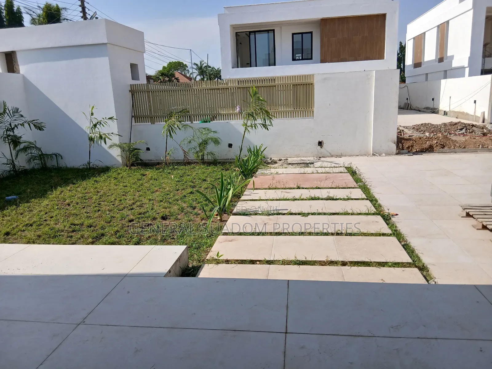 5bdrm Duplex in Suadom Properties, Manet Junction for sale