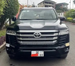 Toyota Land Cruiser LC300 2023 Black