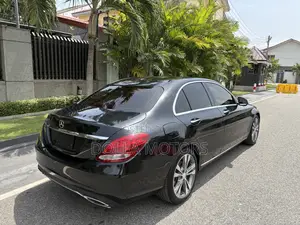 Mercedes-Benz C300 2016 Black