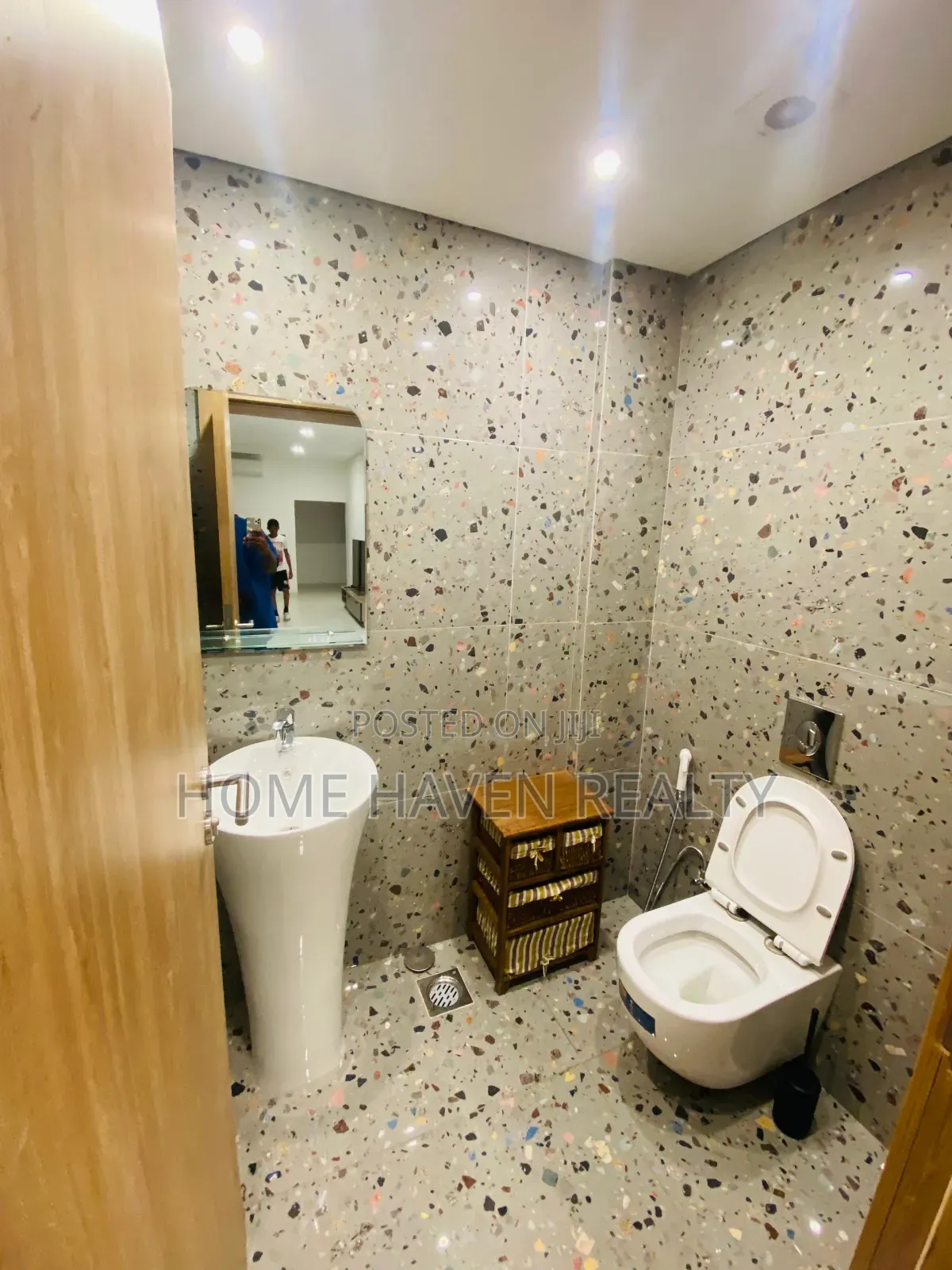 Furnished 3bdrm Apartment in Abelemkpe, Lincoln School Area for rent