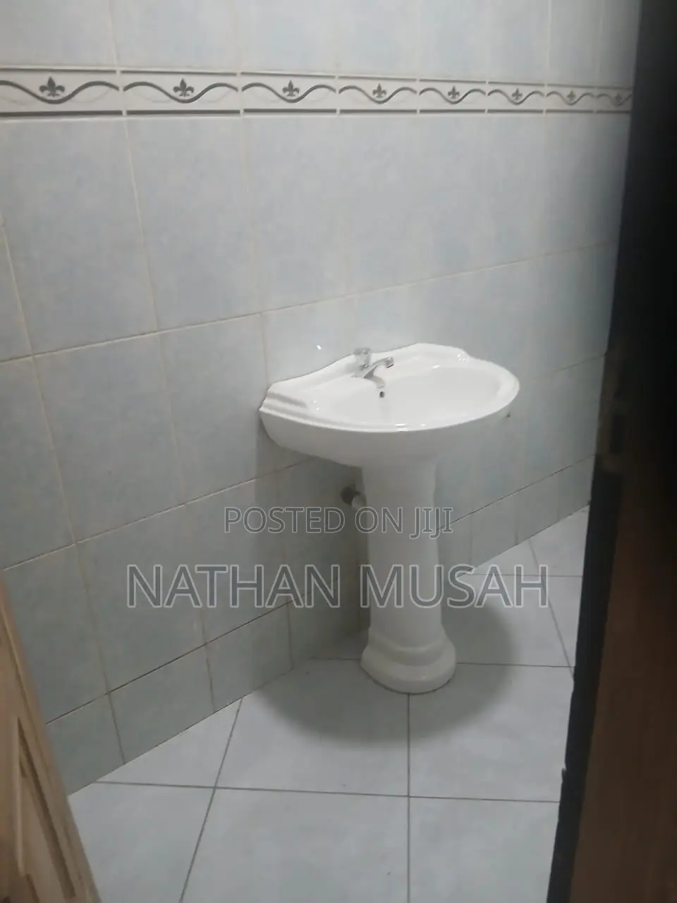 6bdrm House in Pokuase for sale