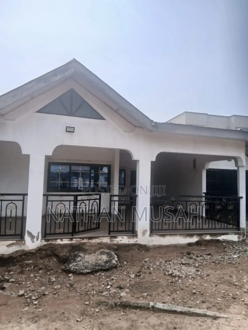 6bdrm House in Pokuase for sale