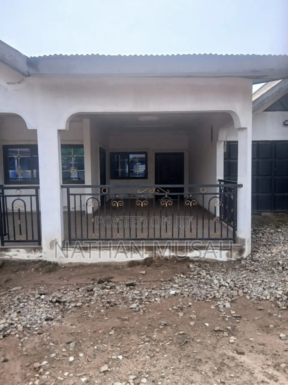6bdrm House in Pokuase for sale