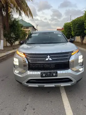 Mitsubishi Outlander SE Launch Edition 2022 Silver