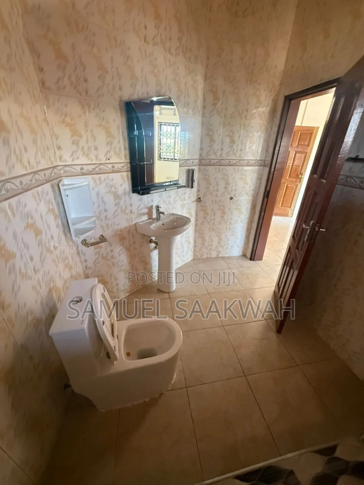 3bdrm Bedsitter in Awoshie Alang for rent