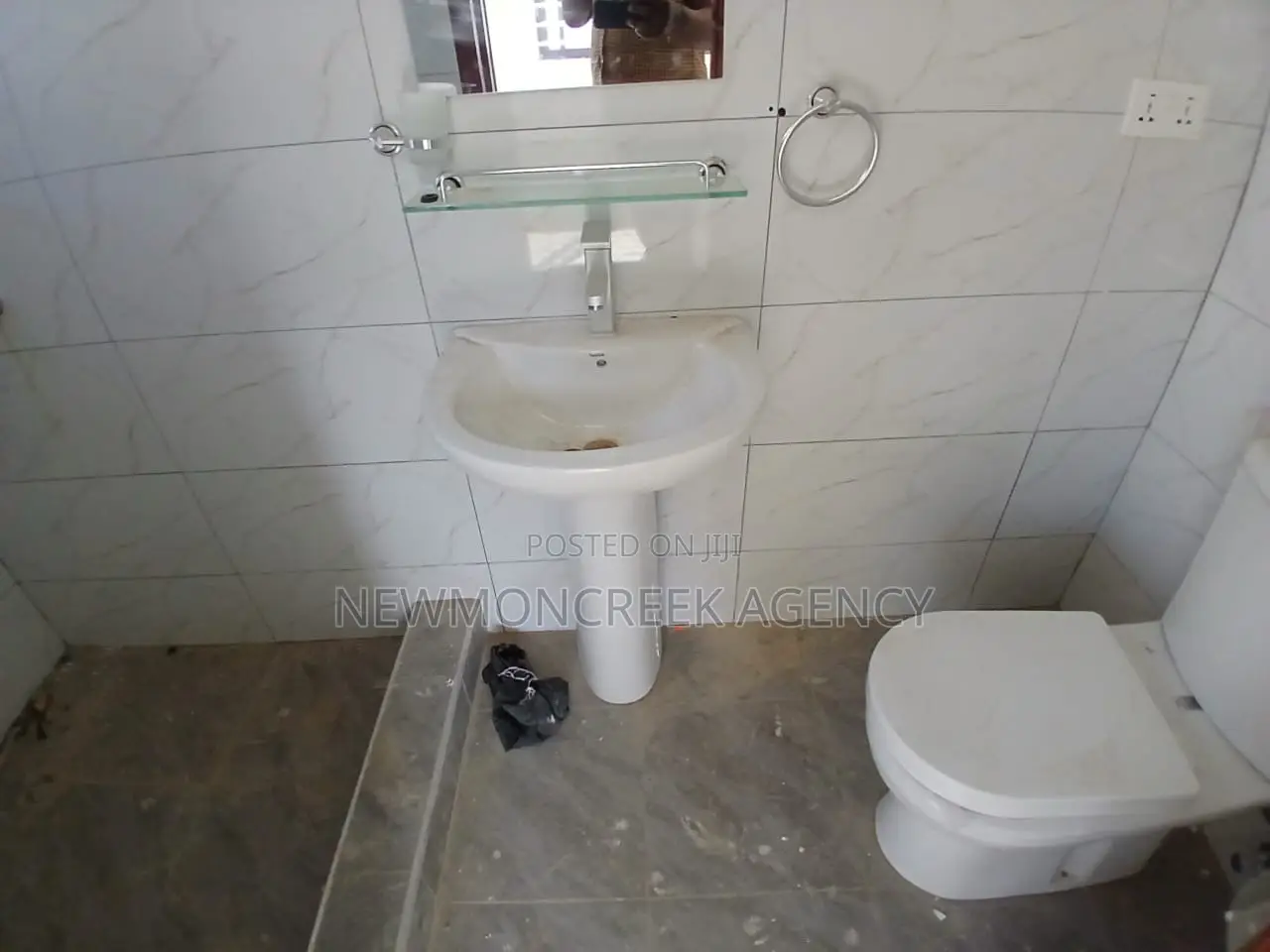 3bdrm Bungalow in Ayi Mensah, Accra Metropolitan for sale