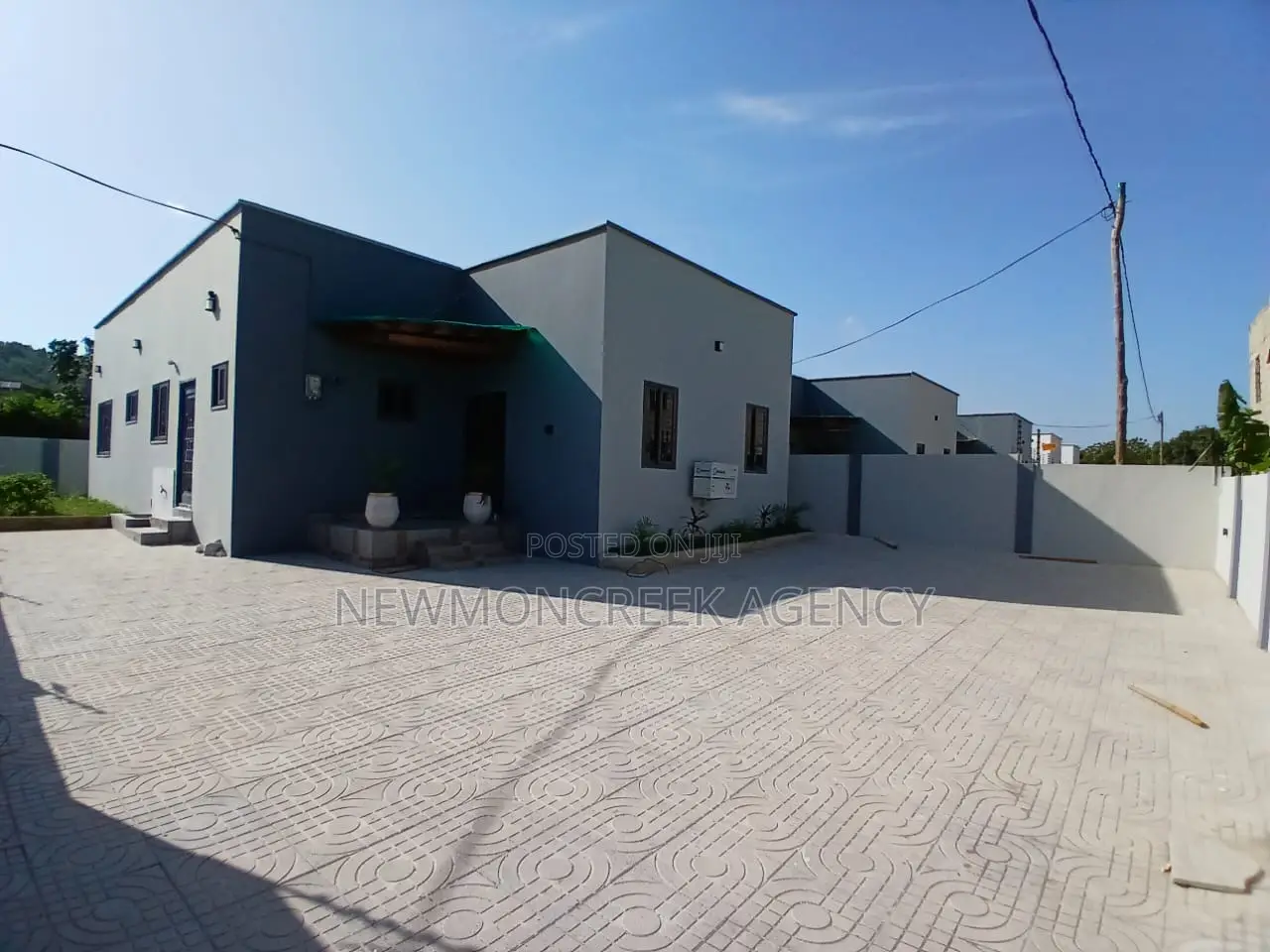 3bdrm Bungalow in Ayi Mensah, Accra Metropolitan for sale
