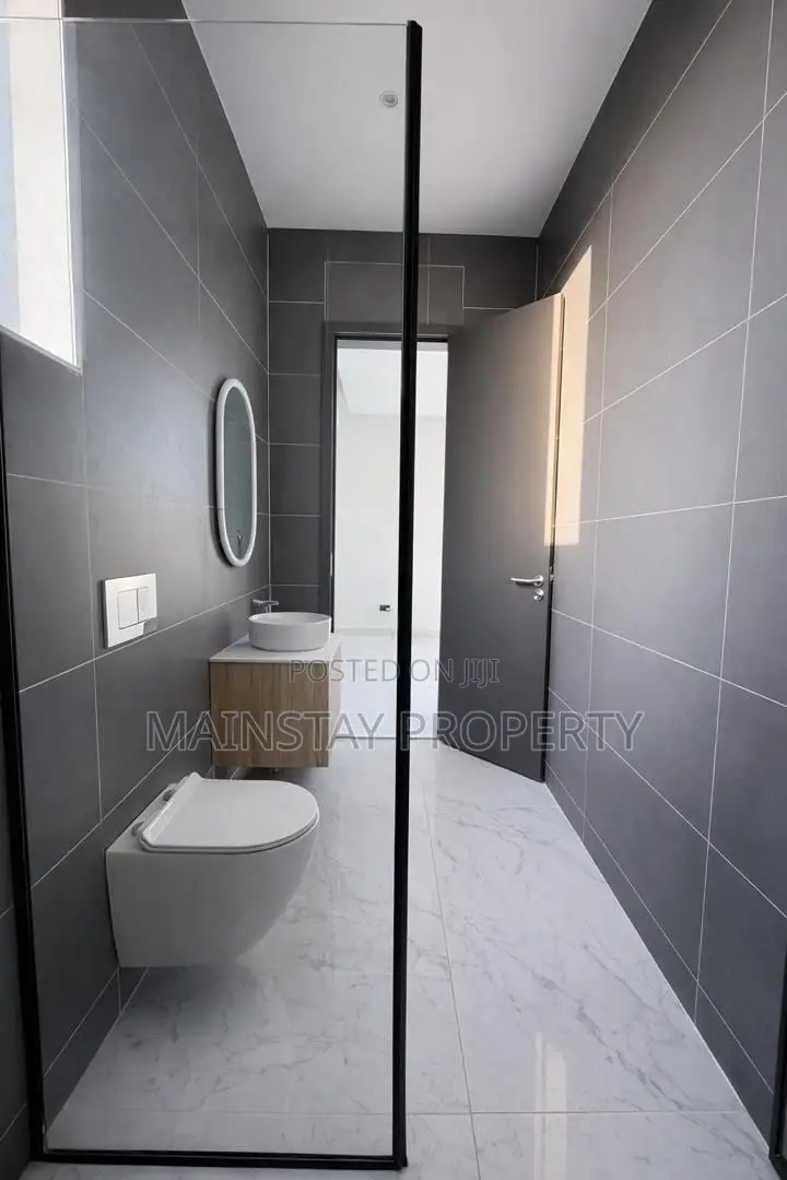6bdrm House in Mainstay Estates, East Legon for sale