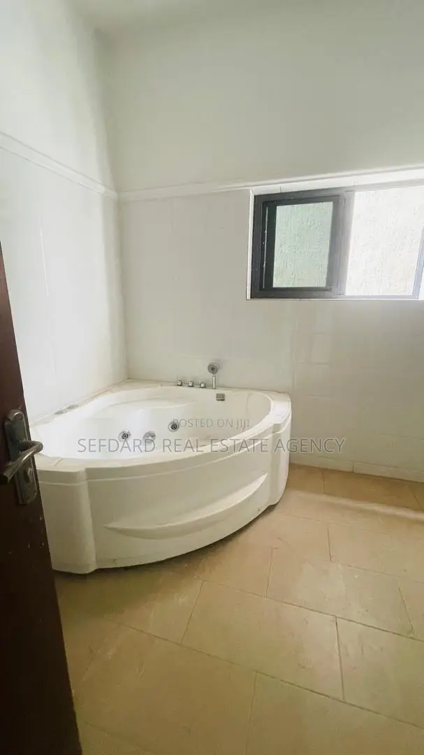 4bdrm Duplex in Sefdard Properties, Aburi for sale