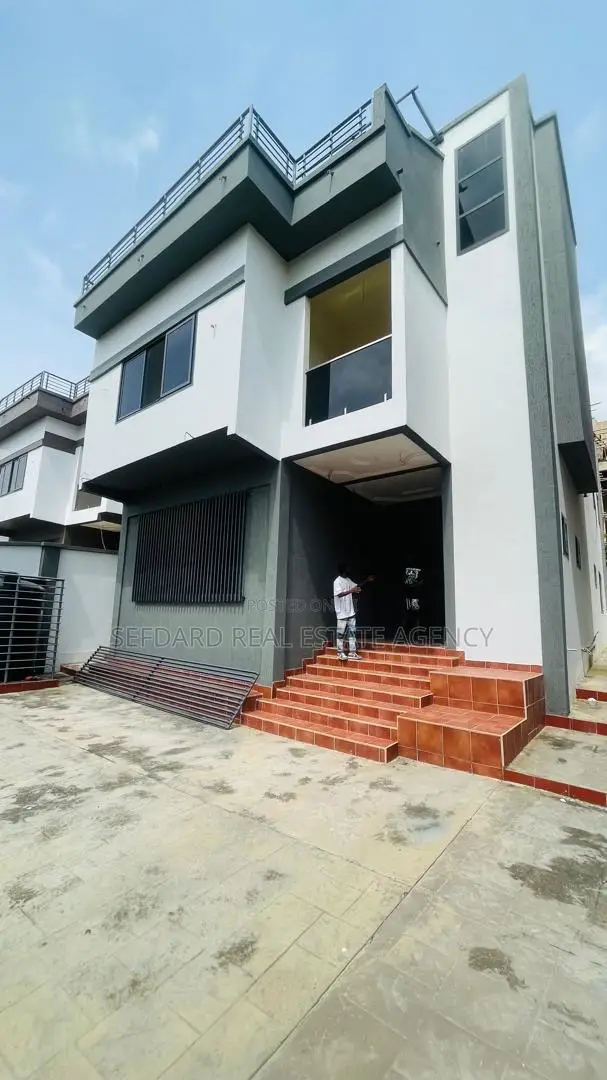 4bdrm Duplex in Sefdard Properties, Aburi for sale