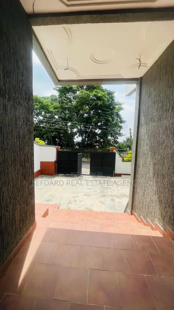 4bdrm Duplex in Sefdard Properties, Aburi for sale