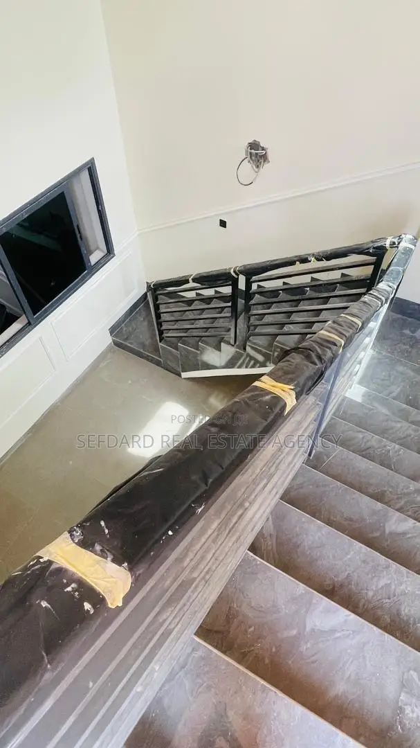 4bdrm Duplex in Sefdard Properties, Aburi for sale
