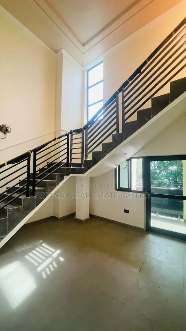 4bdrm Duplex in Sefdard Properties, Aburi for sale
