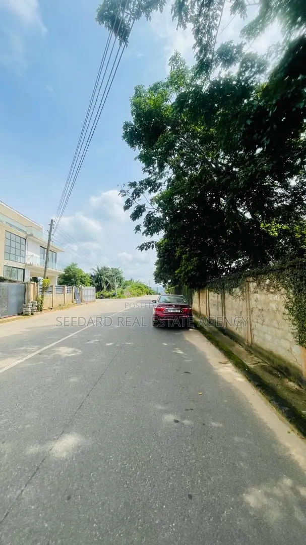 4bdrm Duplex in Sefdard Properties, Aburi for sale