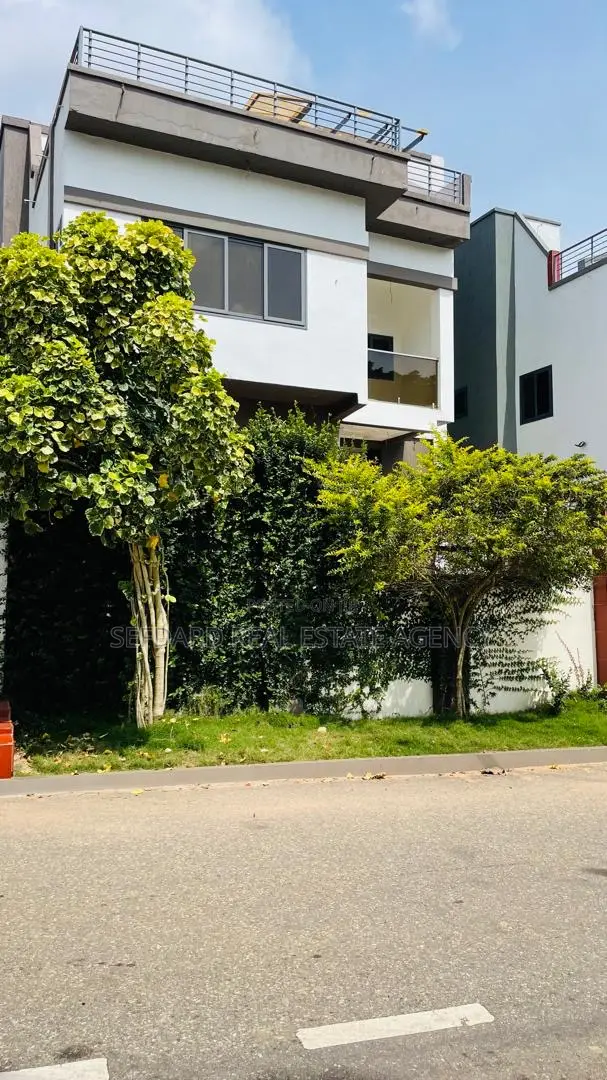 4bdrm Duplex in Sefdard Properties, Aburi for sale