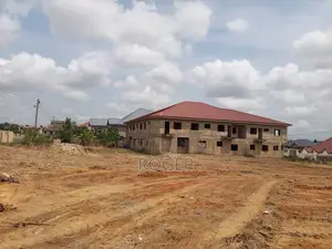 20bdrm Apartment in Ablekuma Odumase for sale