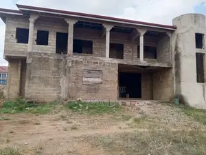20bdrm Apartment in Ablekuma Odumase for sale