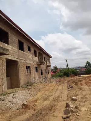 20bdrm Apartment in Ablekuma Odumase for sale