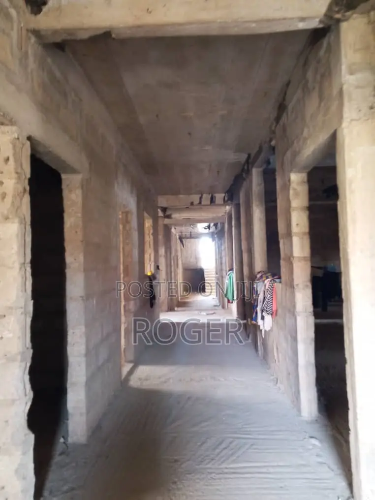 20bdrm Apartment in Ablekuma Odumase for sale