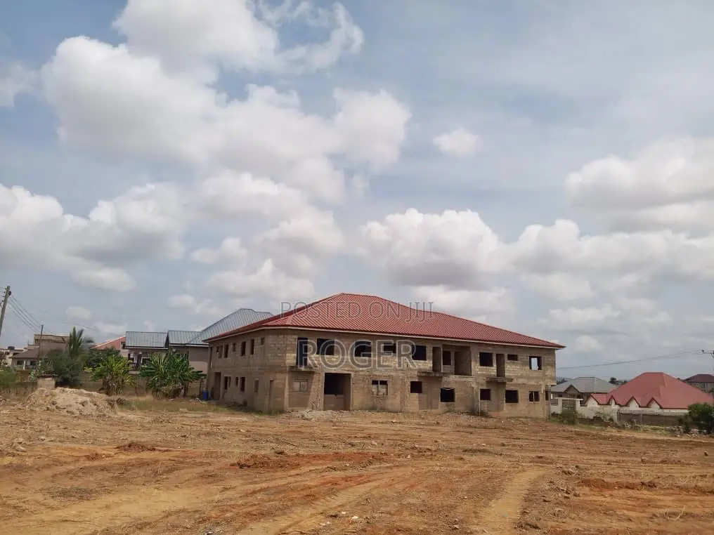 20bdrm Apartment in Ablekuma Odumase for sale