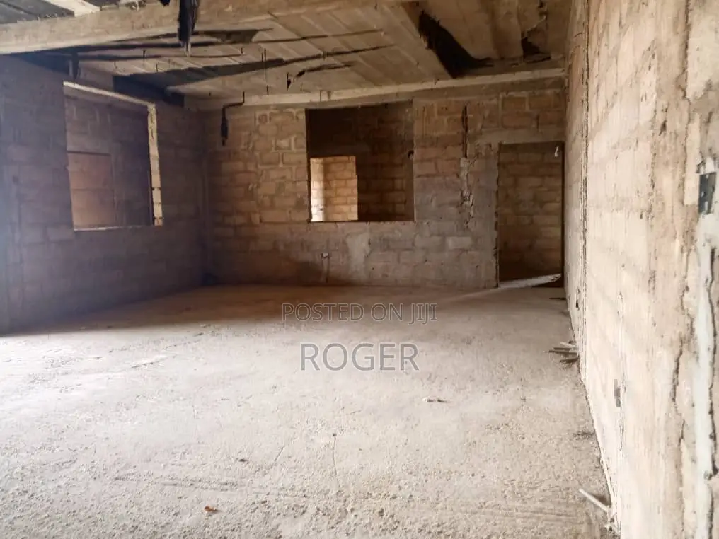 20bdrm Apartment in Ablekuma Odumase for sale