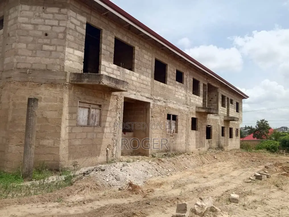 20bdrm Apartment in Ablekuma Odumase for sale