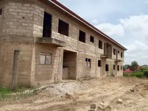 20bdrm Apartment in Ablekuma Odumase for sale