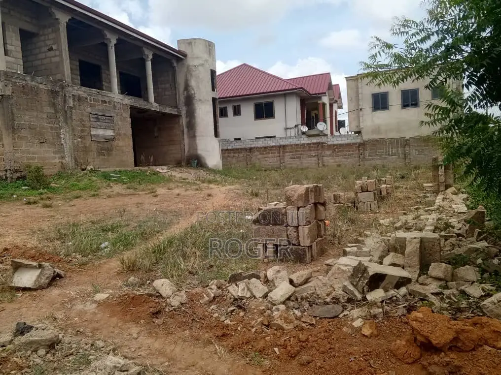 20bdrm Apartment in Ablekuma Odumase for sale