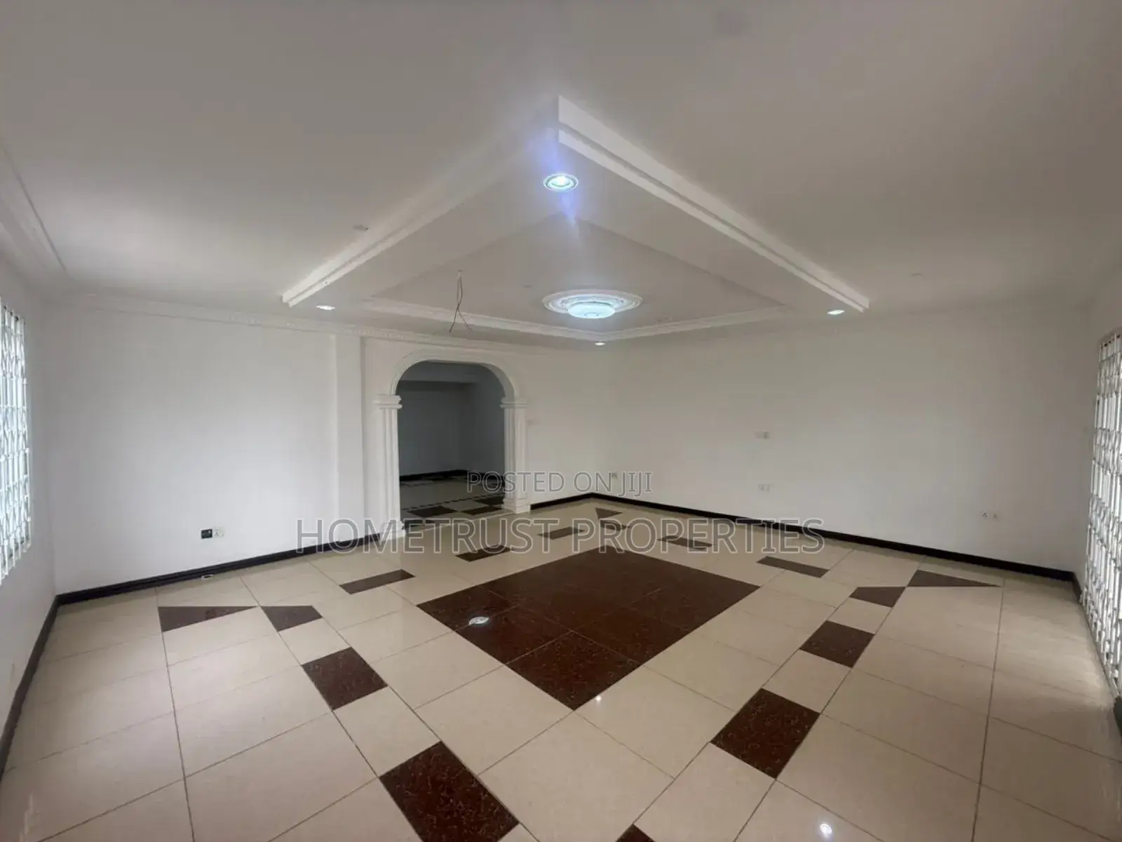 7bdrm House in Tema Community 12, Sakumono for sale