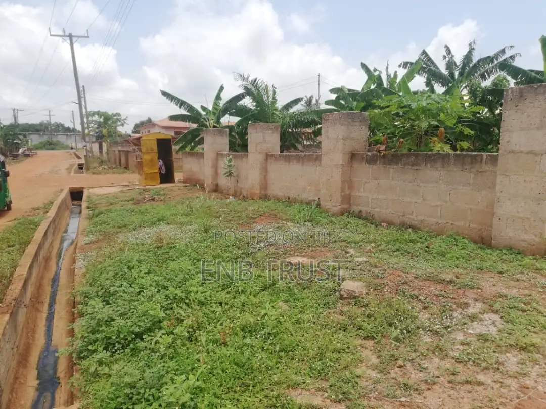 2 Plots and 4 Bedrooms for Sale at Kumasi Appiadu